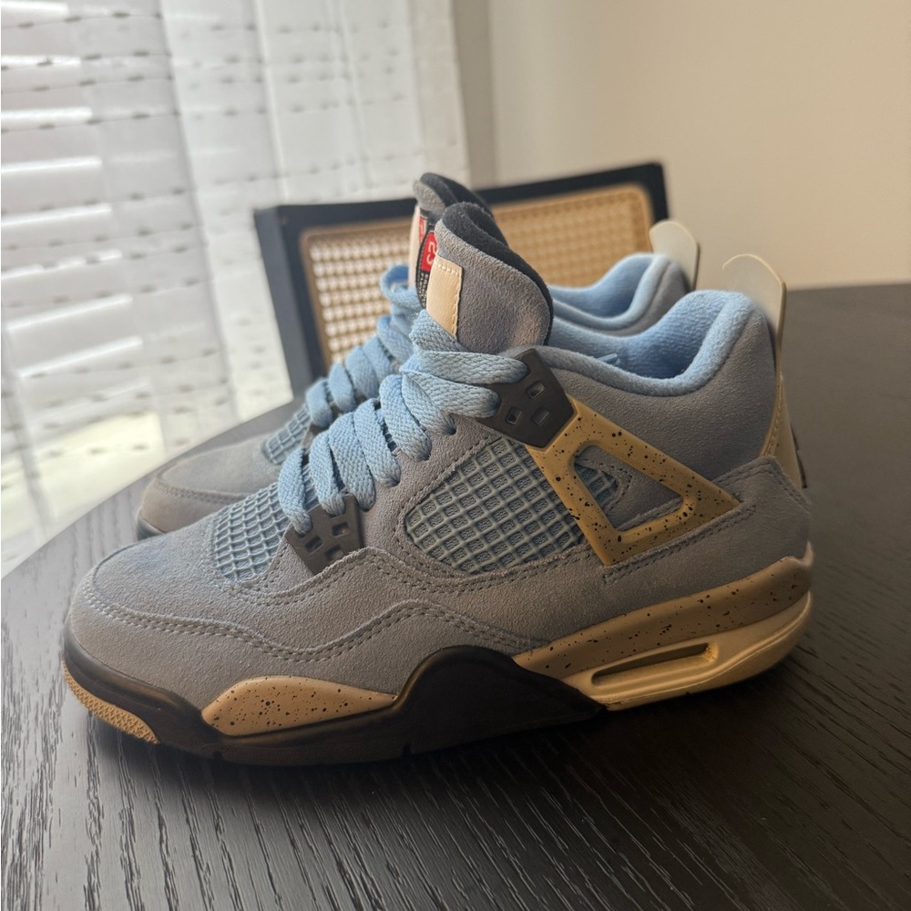 Jordan 4 Retro GS “University Blue” Size 4Y